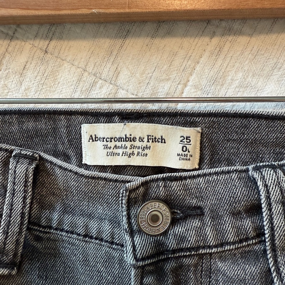 Abercrombie Ankle Straight ultra high rise Jeans